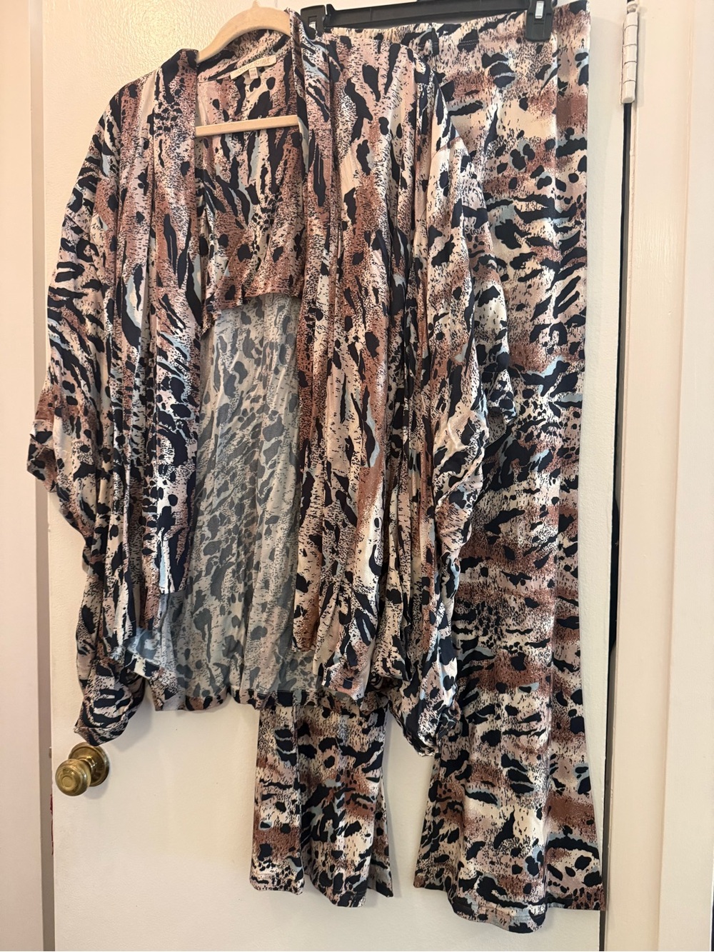 Novella Royale 2-Piece animal print set (Janis Bells and kimono) in Budapest